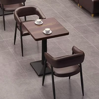 Ensemble table et chaises de restaurant et café moderne, style industriel, table et chaises de bar décontractées
