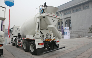 SINOTRUK Howo Mixer <b>Truck</b> with 8x4 Drive Wheel Used Concrete <b>Truck</b> Hot Best Price <b>Cement</b> <b>Trucks</b> for Sale - Product Image 3