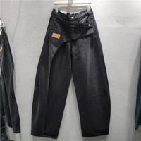 J115 Jean large asymétrique à taille drapée pour femme, coupe irrégulière, avec empiècements incurvés, en denim délavé vintage, pantalon ample