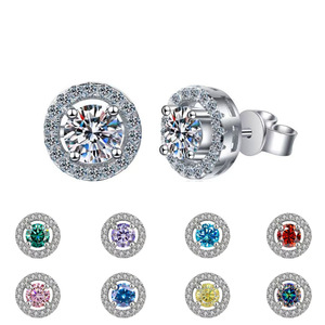 Boucles d'oreilles clous en moissanite micro-pavée ronde à quatre griffes délicates 1CT en argent sterling 925 pour femme, bijoux d'usine - Product Image 2