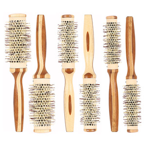 Brosse ronde en bambou à poils de sanglier ventilée pour salon, volumisante et bouclante, disponible en tailles grande, moyenne et petite - Product Image 1