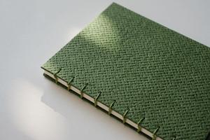 Notebook artistico personalizzato in tessuto verde legante Coptic elegante Premium - Product Image 6