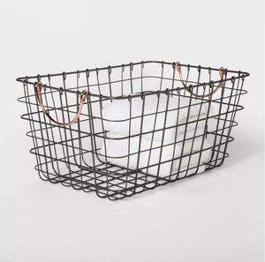 <span class=keywords><strong>Panier</strong></span> <span class=keywords><strong>de</strong></span> <span class=keywords><strong>rangement</strong></span> en fil métallique <span class=keywords><strong>de</strong></span> grande taille pour la maison moderne avec poignées en cuivre - Product Image 4