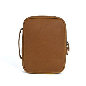 Bolso de Mano para Hombre de Cuero Crazy Horse, Rectangular, con Cubierta Antipolvo, Color Marrón Oscuro y Marrón Claro, Primavera 2025 - Product Image 5