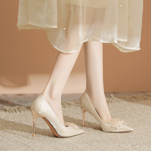 9888A-146 Sandalias de Tacón Alto con Flores de Satén, Punta Puntiaguda, Tacón de Aguja, Elegantes Zapatos de Vestir para Mujer para Bodas y Fiestas - Product Image 2