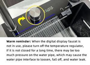 Évier de <span class=keywords><strong>cuisine</strong></span> intelligent à <span class=keywords><strong>cuve</strong></span> unique en acier inoxydable avec affichage de la température, gris foncé, design cascade à touches de piano nano, robinet inclus - Product Image 3