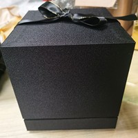 Rose éternelle rose sous cloche en verre avec boîte cadeau LED