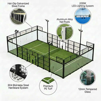 Terrain de padel classique pour le jeu de paddle-tennis, terrains de padel intérieurs et extérieurs, cancha de padel avec poteaux aux coins