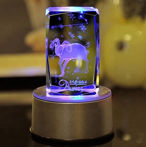 Cubo de cristal K9 con láser 3D, Rosa, con base LED decorativa, pisapapeles - Product Image 5