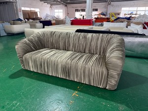 Sofá Italiano de Lujo Ligero con Tela Plisada, Sofá Grande de Tela Moderna para Sala de Estar, para Villa u Hotel - Product Image 3