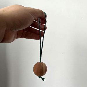 Bolas de Madera de Cedro Rojo con Cuerda y Logotipo Personalizable, 3.4 cm, Diseño Moderno, Multifuncionales para Almacenamiento de Armarios y Zapatos, Regalos Promocionales - Product Image 2
