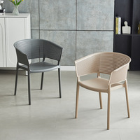 Chaise latérale en plastique PP respirante à dossier creux, surface durable, pieds antidérapants pour cafés, bistrots, balcons extérieurs