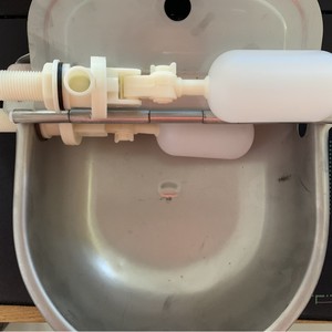 Bebedero Automático de Acero Inoxidable para Ganado con Válvula de Flotador, Capacidad de 10L - Product Image 1