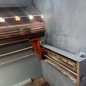 Máquina dobladora de chapa y tubo de metal hidráulica manual de 10 toneladas, 100 toneladas, 10 pies, 1.5x2500, 1000mm - Product Image 3