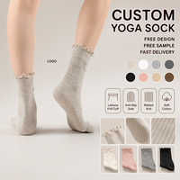 Chaussettes de yoga professionnelles OEM à 5 doigts, en coton, avec dentelle, mi-mollet, à compression légère, antidérapantes pour le sol