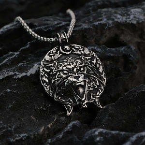 Collar con Colgante de Cabeza de Lobo Vikingo para Hombre, en Acero Inoxidable, Diseño Geométrico con Temática Animal, Regalo para Ocasiones Especiales - Product Image 2