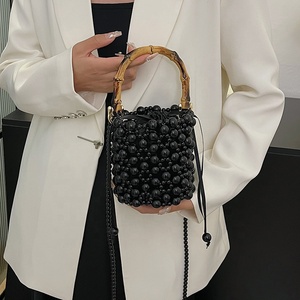 Borse Clutch <span class=keywords><strong>da</strong></span> Donna 2026 Fatte <span class=keywords><strong>a</strong></span> Mano con Perle, Borsa <span class=keywords><strong>a</strong></span> Secchiello <span class=keywords><strong>da</strong></span> Sera, Pochette in Acrilico con Perle, Borsa <span class=keywords><strong>da</strong></span> Festa e Matrimonio con Manico in Bambù, Borse con Perle Intrecciate - Product Image 3