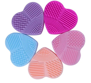 Adorable Heart Design Silicone <b>Makeup</b> <b>Brush</b> Cleaner Box Reusable Soft Scrubber <b>Case</b> - Product Image 1