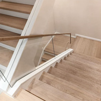 Main courante carrée moderne pour escalier Bande de roulement de nez de taureau personnalisée avec contremarche Ventes directes d'usine pour pièce de garde-corps en verre
