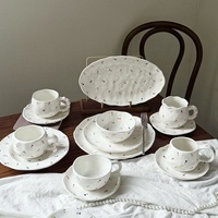Service de table en céramique irrégulière fait main style Ins Girly, tasses à café et soucoupes en porcelaine peintes à la main avec des tulipes, bols et assiettes
