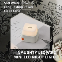 Lampe de chevet LED rechargeable USB, design moderne, mini lampe carrée à lumière blanc chaud, intensité réglable, lampe de décompression