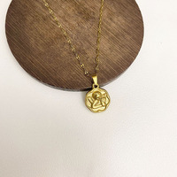 Kalung Liontin Sayap Malaikat Kecil Cupid Bunga Heksagonal Koin Antik Relief Tiga Dimensi untuk Wanita