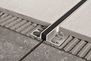 Joint de dilatation en acier inoxydable en forme de L PRODILAT, vulcanisé EPDM résistant au sable, composé de deux profilés en aluminium pour sols opposés - Product Image 4