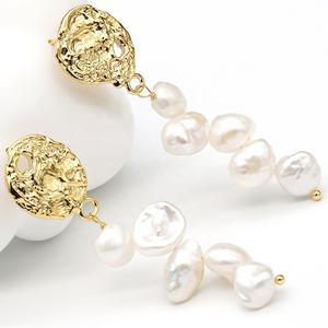 Grandes boucles d'oreilles longues, boucles d'oreilles en perles baroques martelées - Product Image 2