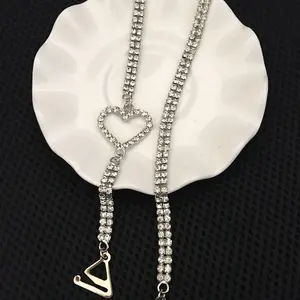 Correa de sujetador ajustable con diamantes de imitación para mujer, adorno de corazón ajustable con cristales y Clip, accesorio de Metal, nuevo diseño
