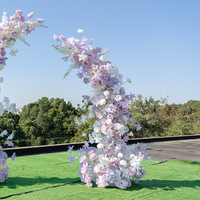 Arco de Boda Romántico en Forma de Cuerno Morado con Soporte Floral Completo, Fondo para Ceremonias en Jardines al Aire Libre