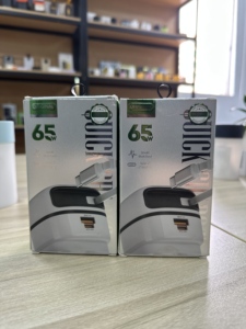 Caricabatterie Rapido 65W per Telefono Cellulare con Spine EU/UK e Doppi Cavi di Ricarica Integrati - Product Image 5