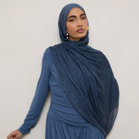 Tudung de Viscosa Plisado a la Moda, Precio de Fábrica, Nuevo Hijab Liso con Efecto Arrugado para Mujeres Musulmanas, Chal Transpirable con Personalización