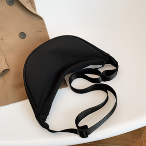 Nouveau Sac à Bandoulière Vintage en Nylon pour Femme 2026 – Léger, Portable, Forme Boulette, Tendance, à Porter à l'Épaule ou sous le Bras - Product Image 5