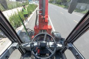 Cargadoras Compactas Changlin con Certificación CE e ISO, Capacidad de Carga Nominal de 700 kg, Mini Cargadora Telescópica - Product Image 5