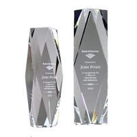 Trophée en cristal élégant à double pointe avec design symétrique, personnalisé pour la collaboration et la reconnaissance des équipes