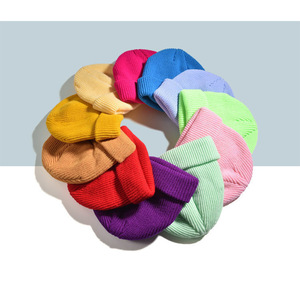 Bonnet tricoté automne-hiver, couleur unie, chaleur durable, style urbain, bonnet en laine et acrylique pour homme, origine Jinhua, broderie personnalisée - Product Image 2
