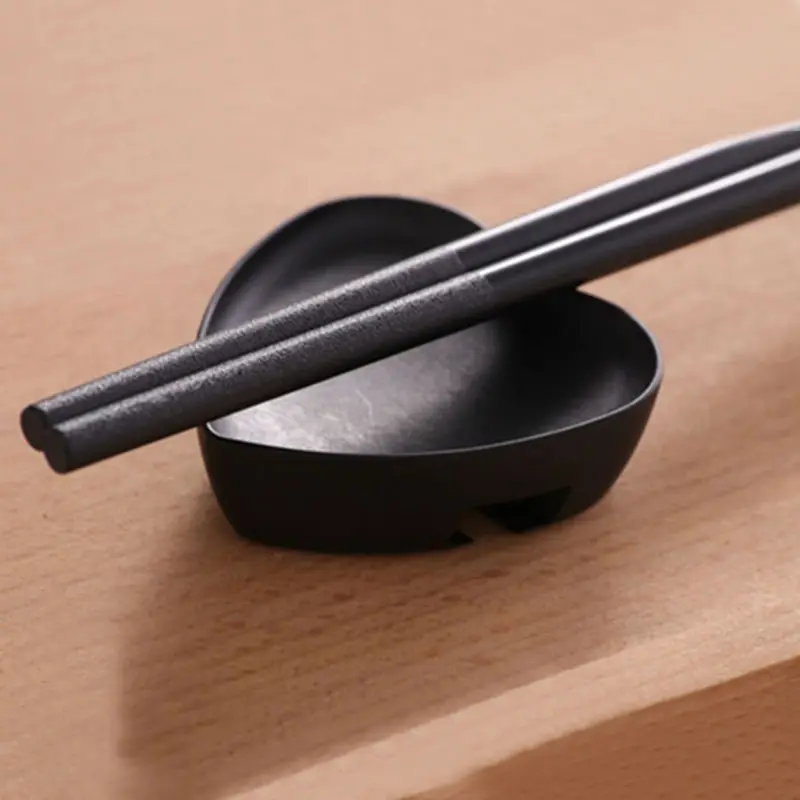 Restaurant Plastic Chopstick Rest Japanese Black Melamine Chopstick Table Stands Heart Shape