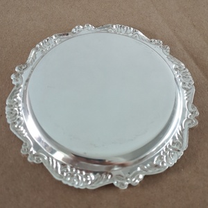 Assiette de fruits ronde en relief en métal argenté classique <span class=keywords><strong>plat</strong></span> de gâteau de Dessert de mariage d'hôtel avec des accessoires de tir de fruits secs de conception de plante - Product Image 2
