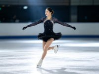 Robe de patinage artistique noire en maille à manches longues, dos ouvert ajouré, jupe ornée de strass, pour filles adultes, compétition et performance sur glace