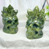 Crânes en jade vert naturel en gros, sculpture de 8 cm, design de grappe de quartz frais, crânes en cristal de guérison, artisanat en pierre pour décoration, cadeau