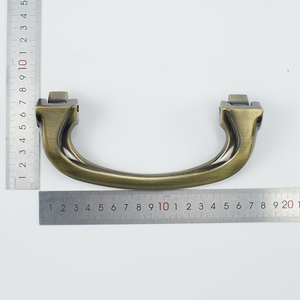 AT-203อุปกรณ์งาน<span class=keywords><strong>ศพ</strong></span>สไตล์ยุโรปโลงศพพลาสติกโลหะสีทองพร้อมที่จับสำหรับอุปกรณ์ฝัง<span class=keywords><strong>ศพ</strong></span> - Product Image 4