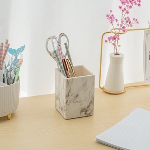 Set di Cancelleria Tutto-in-Uno in Acrilico, Vassoio per Post-it, Dispenser Magnetico per Graffette, Portapenne e Matite, Set Decorativo da Scrivania - Product Image 4