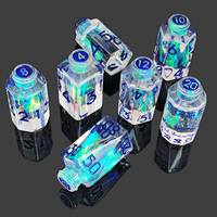 Set de dés polyédriques en résine à motif chat noir, avec flacon de potion couleur sang et liquide tourbillonnant au centre, pour la décoration de campagnes de jeu de rôle DND