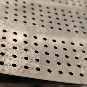 Fabricantes Venden Placas Metálicas Perforadas con Estilos Personalizados, Filtro de Malla de Acero Galvanizado y Aleación de Aluminio Resistente a la Corrosión - Product Image 1