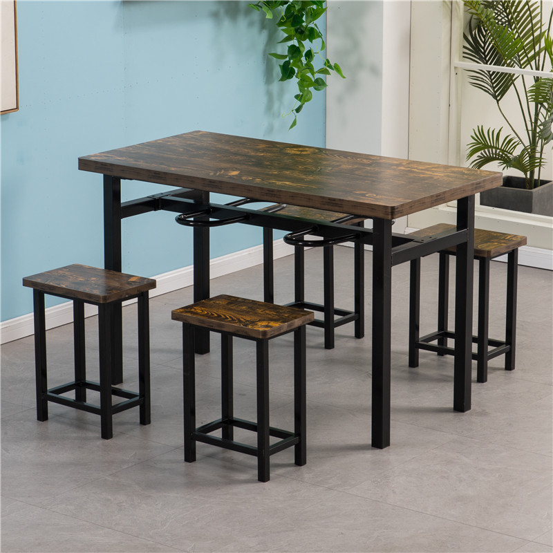 Piso 1 mesa 4 taburetes
