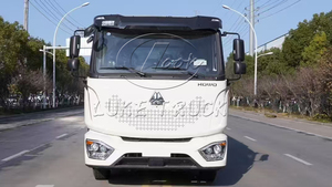 Camión barredor de limpieza de carreteras con aspiradora integrada Howo 12M3 4x2 - Product Image 2