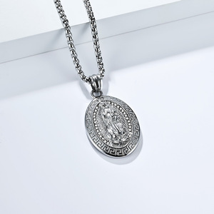 Collier unisexe en acier inoxydable avec pendentif ovale rétro Madonna style européen-américain, serti pavé, idéal comme cadeau - Product Image 4