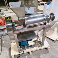 Commerciële machine voor het maken van verse kokosmelk, appel- en ananassap, en het persen van gember, pitaya en papaya.