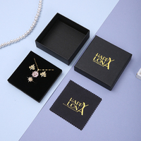 Ensemble de présentation de bijoux élégant A1 avec boîtes colorées superposées, boîte de présentation ouverte et accessoires d'entretien pour offrir en cadeau
