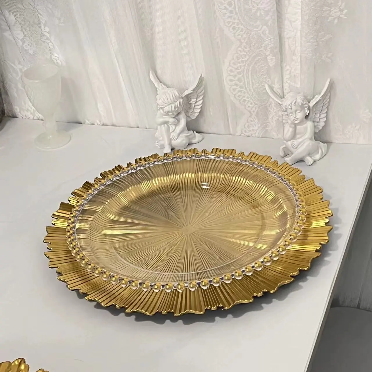 13 Inch Round Gold Plastic Charger Plates Wholesale for Wedding Banquet Party Events